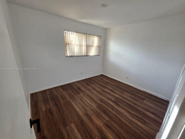 Building Photo - 3252 Foxcroft Rd