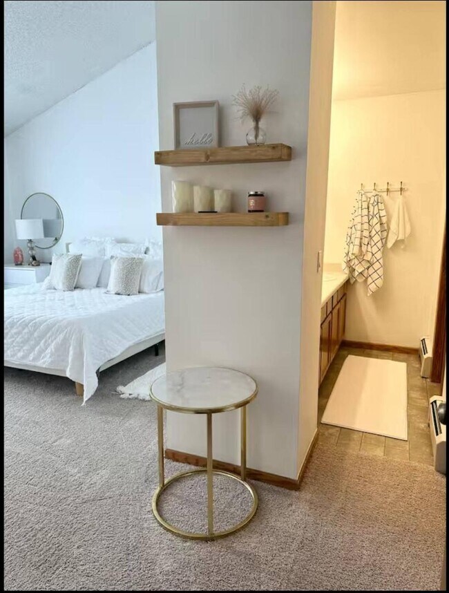 Building Photo - 385 Explorer Ct