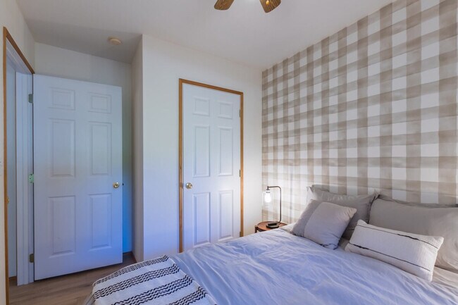 Building Photo - 226 Paradise Dr