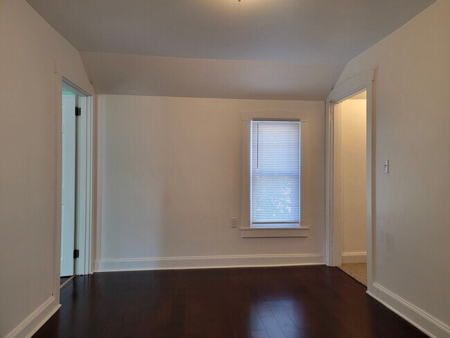 Building Photo - 271 W Main St