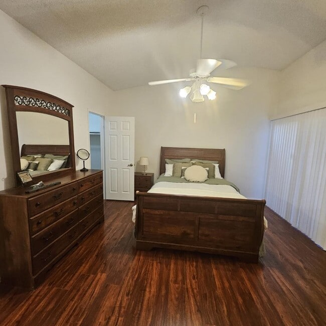 Building Photo - 2890 Summer Set Cir