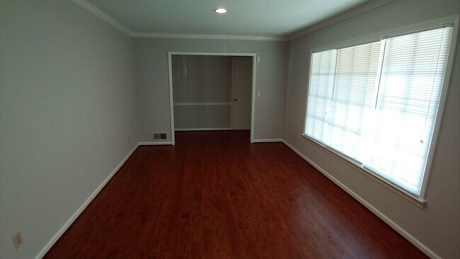 Building Photo - Nice 3 bedroom 2 bath Home in Northwood Lake