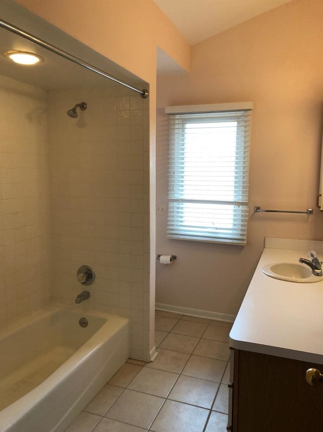 Building Photo - 458 Village Oaks Ct