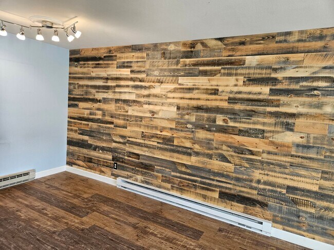 Building Photo - Updated Fort Collins Townhouse with Garage, Private Balcony & Central Location!