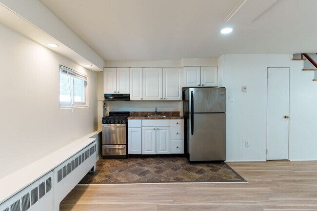 Building Photo - 2800 Woodpipe Ln