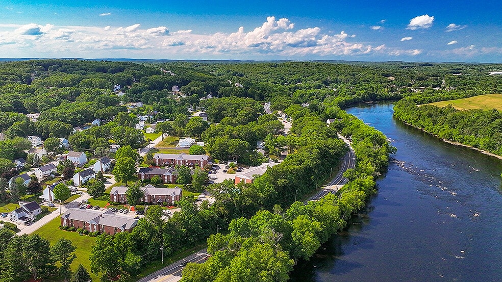 Building Photo - Churchill Court