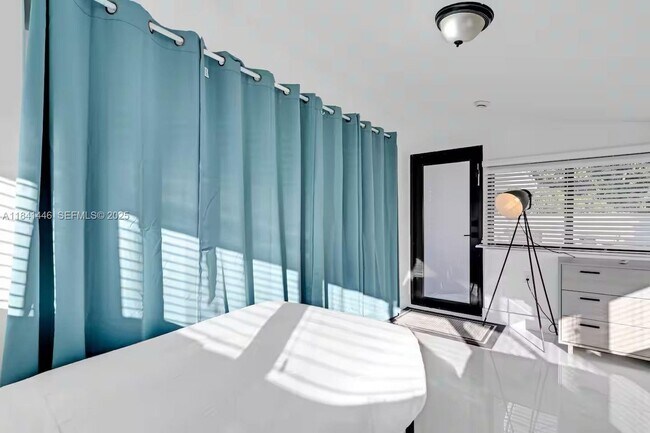 Building Photo - 17835 NE 6th Ave