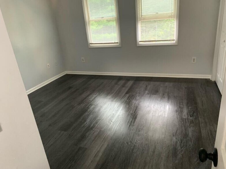Building Photo - 103 Parish Park