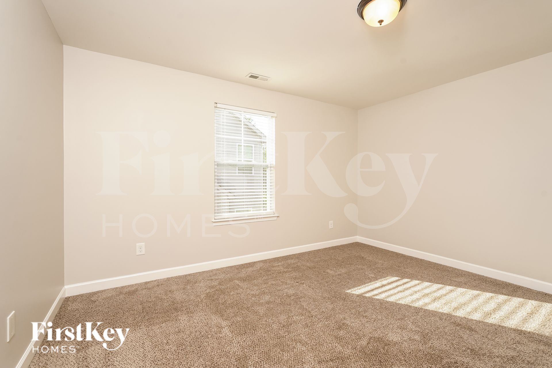 Building Photo - 264 Water Mill Rd