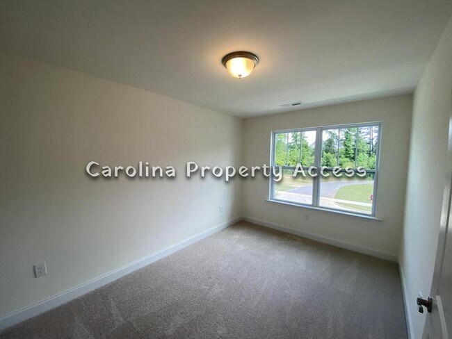 Building Photo - 130 Channel Drop Dr