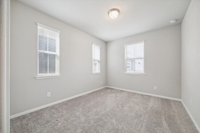 Building Photo - 1514 Lakeline Oak Dr