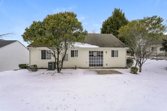 Building Photo - 2693 Stratford Lake Ct