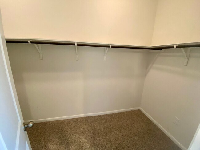 Building Photo - NO RENT PAYMENT UNTIL JANUARY