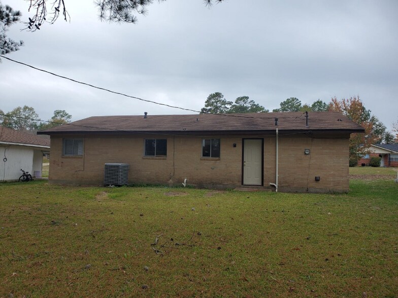 Building Photo - 106 Ivy St