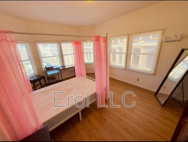 Building Photo - 1829 Highland Pl