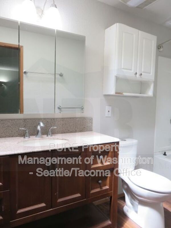 Building Photo - 511 Malibu Dr SE