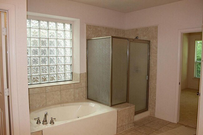Building Photo - 11110 Sherwood Garden Dr