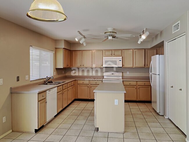 Building Photo - 7227 E Navarro Ave