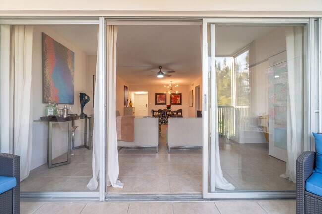 Building Photo - 3200 N Palm Aire Dr