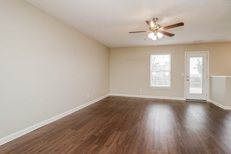 Building Photo - 132 Berele Shepsele Ln