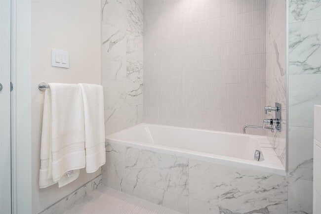 Building Photo - 372 9th St