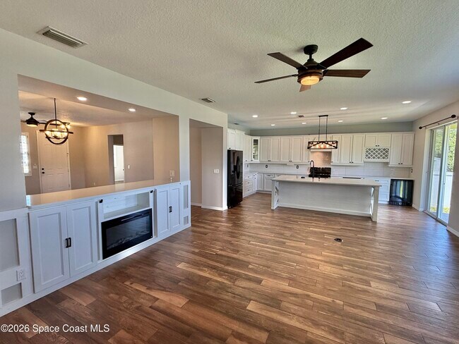 Building Photo - 1453 Santa Anna St SE