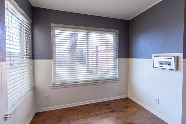 Building Photo - 4306 Briar Cliff Dr