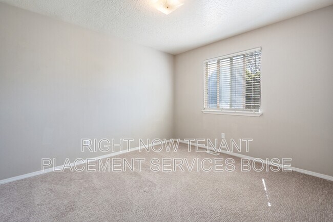 Building Photo - 14237 Carolina St