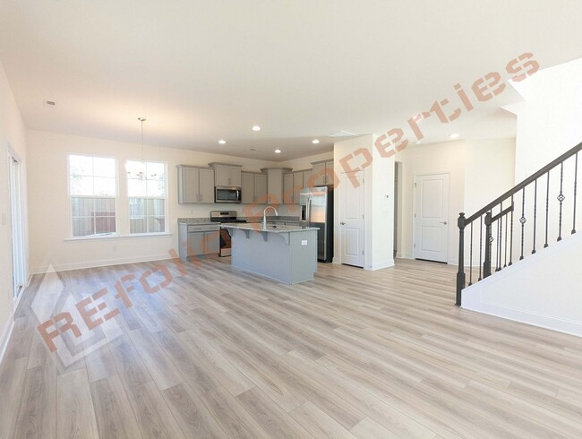 Building Photo - Beautiful 3 Bedroom 2-Car Garage Home w/Lo...