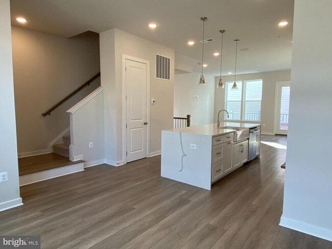 Building Photo - 16356 Columbus Ave