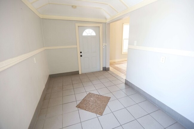 Building Photo - 639 Curve St SW