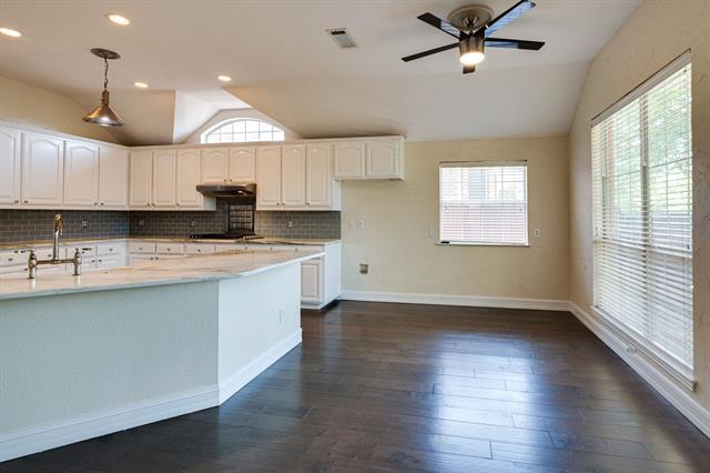 Building Photo - 704 Glendale Dr