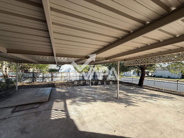 Building Photo - 202 Florencia Ave