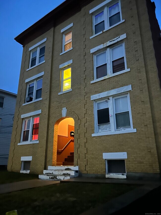 Building Photo - 20 Beatty St