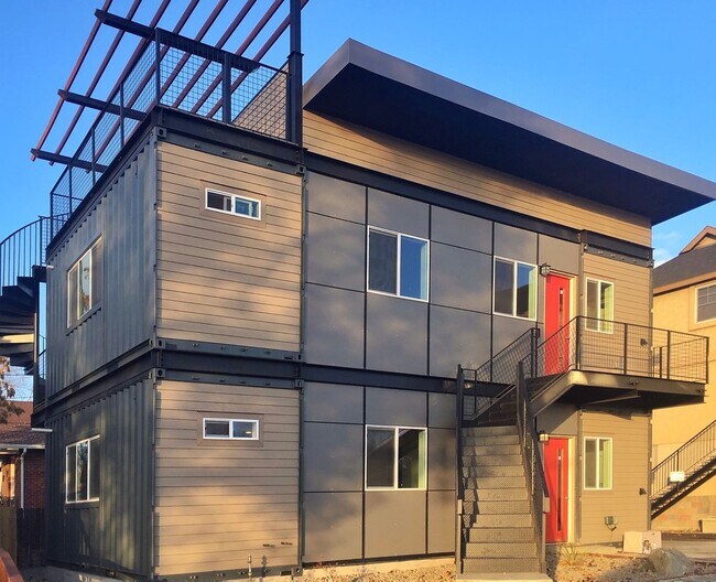 Building Photo - 451 Holcomb Ave