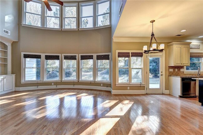 Building Photo - 5570 Viewpoint Ct