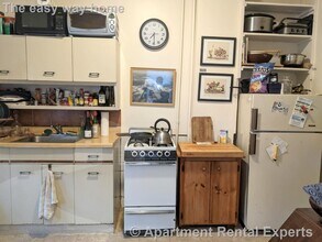 Building Photo - 2 Evergreen Square