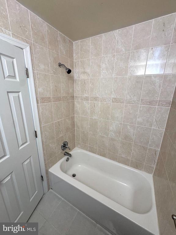 Building Photo - 9841 Northeast Ave