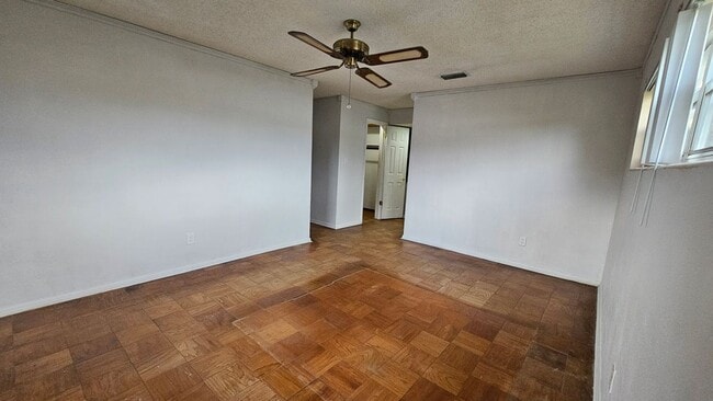 Building Photo - 1608 Watrous Dr