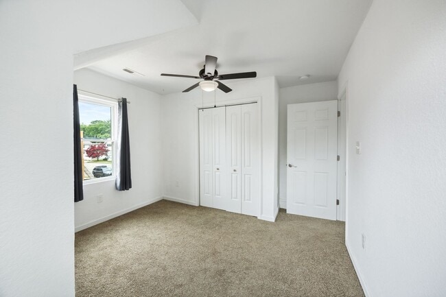 Building Photo - 831 W 35th St