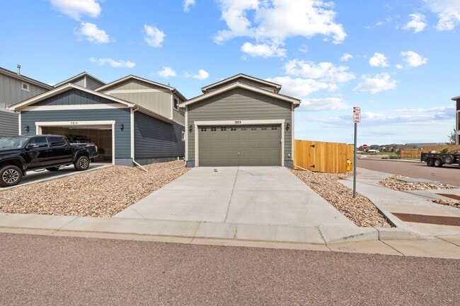 Building Photo - Modern 4BD/3BA Home with Covered Balcony &...