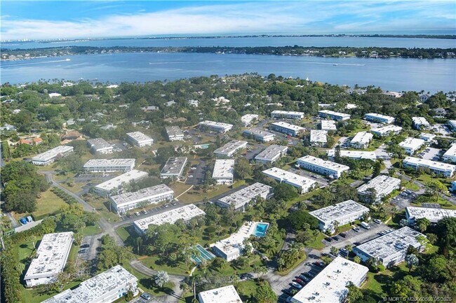 Building Photo - 2929 SE Ocean Blvd