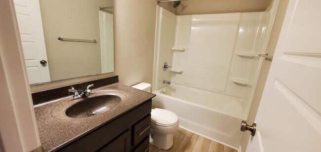 Building Photo - 686 Daphne Wy