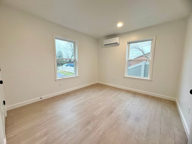 Building Photo - Newly Built 3 Bedroom 1.5 Bathroom Available in Spring Grove!