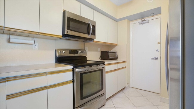 Building Photo - 3750 Galt Ocean Dr