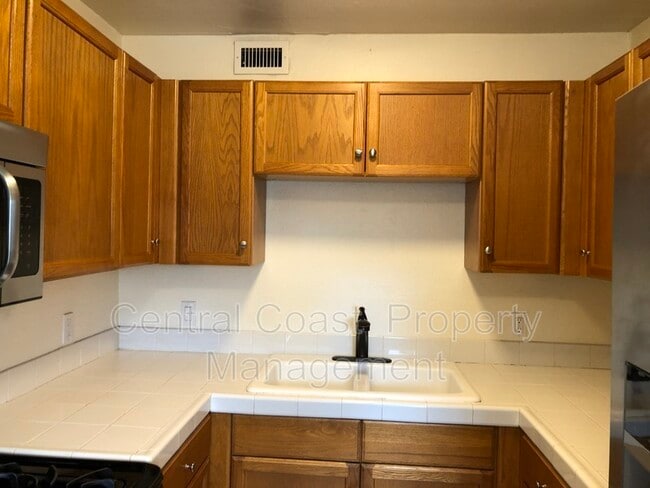 Building Photo - 500 Glenwood Cir