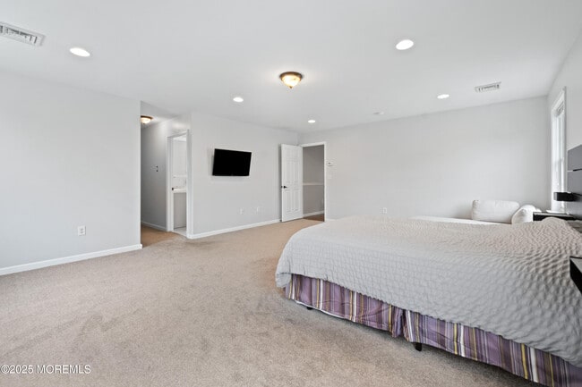 Building Photo - 36 Main St