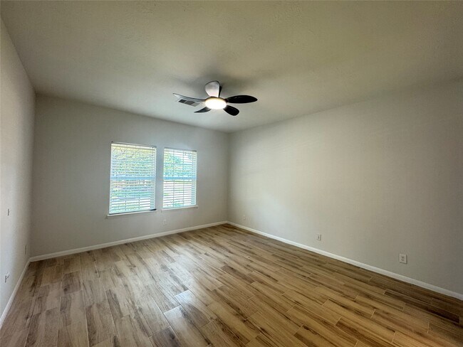 Building Photo - 8107 Gran Villa Dr