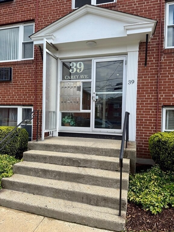 Building Photo - 39 Carey Ave