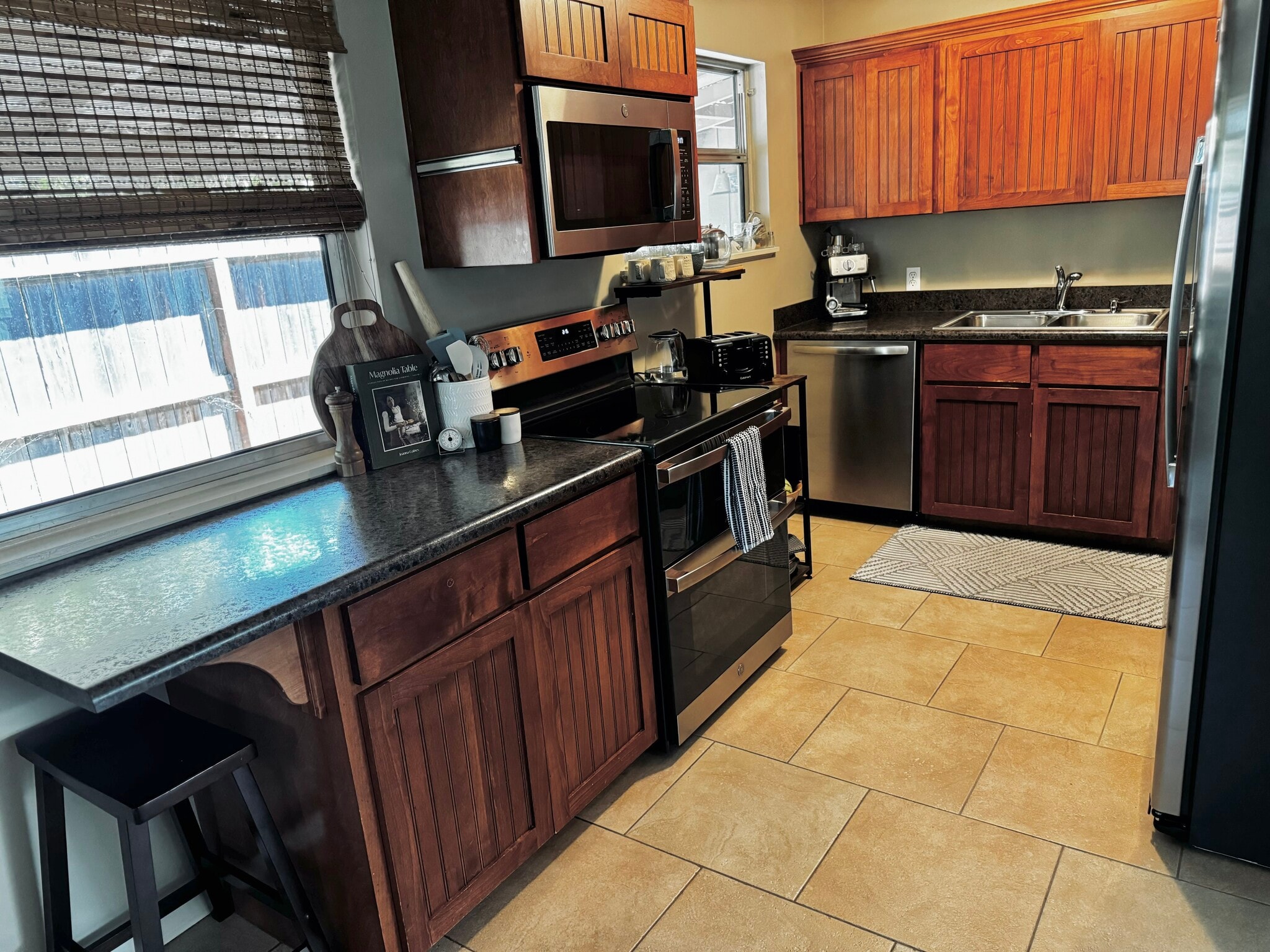 Building Photo - 217 Eastwood Dr